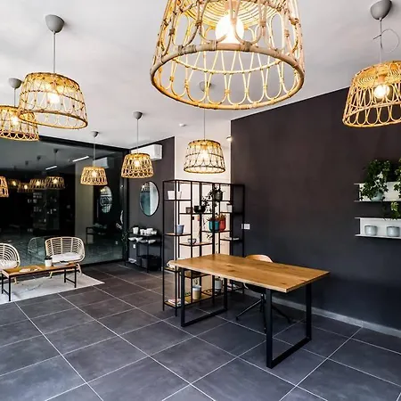 My Campus 1 Bdrm, Mountain View, Free Parking, Self Check-in 아파트 소피아